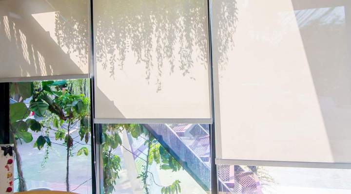 Nous fournissons et installons des brise-soleil esthétiques et fonctionnels.